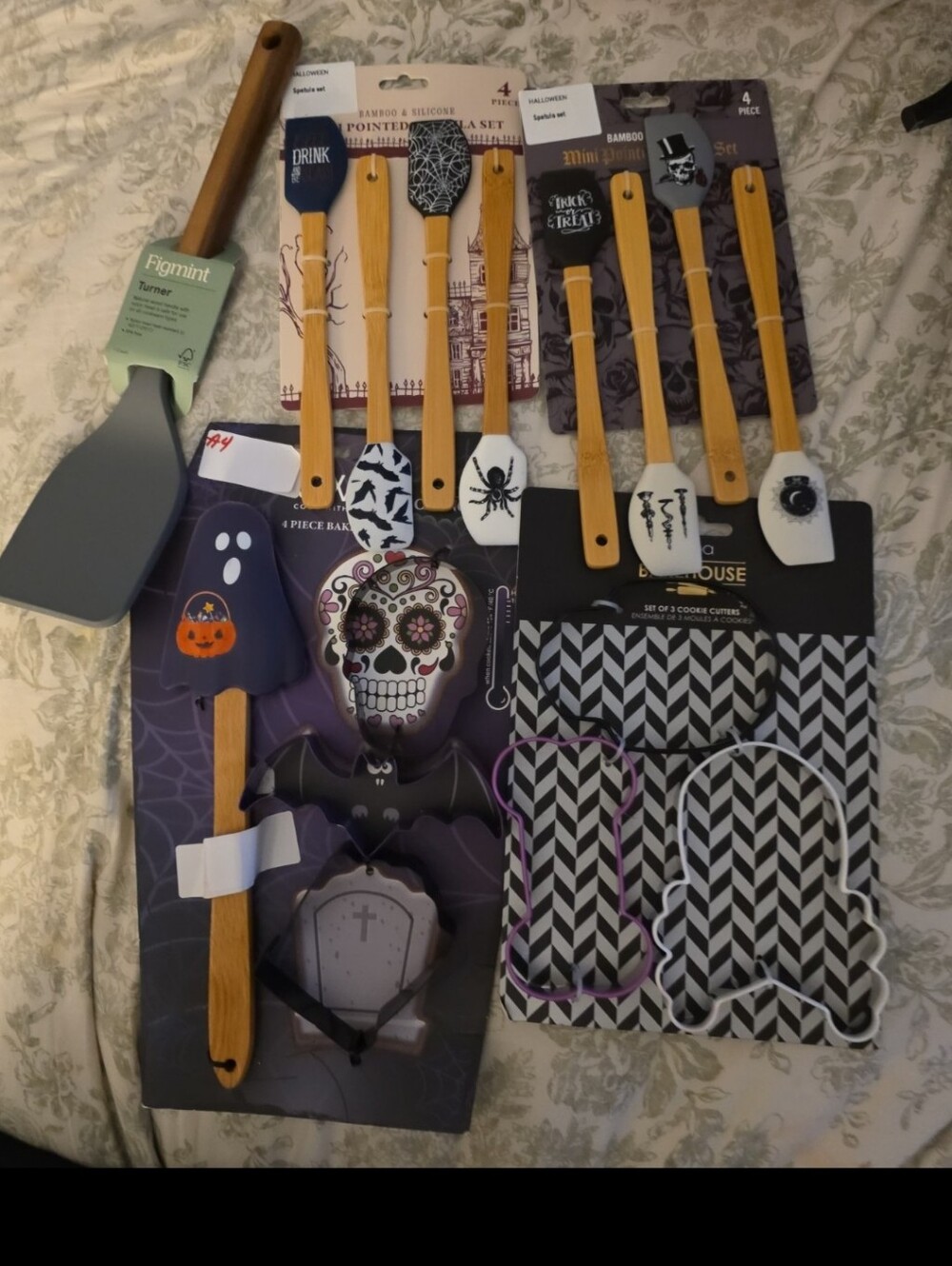HALLOWEEN COOKIE CUTTERS,FLIPPER AND FLAPPERS